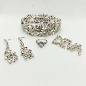 Sparkling Silver Jewelry Set